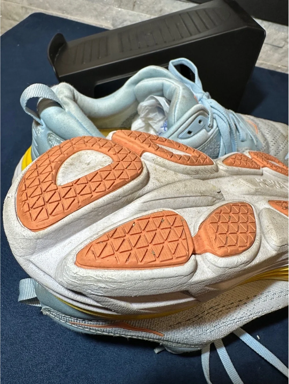 HOKA ONE ONE Bondi 8 Women's Running Shoes Size 10B Light Blue Yellow